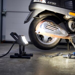 LED Blackline Baustrahler mit Standfuß - 20W