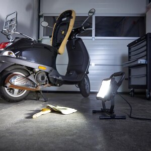 LED Blackline Baustrahler mit Standfuß - 100W