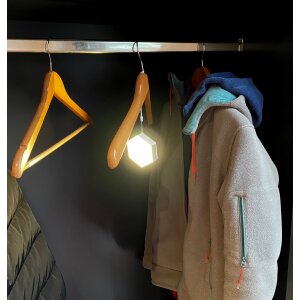 LED Batterie Sensorleuchte, Schrankleuchte, schöne warmweiße LEDs, eingebauter Magnet, 3000K