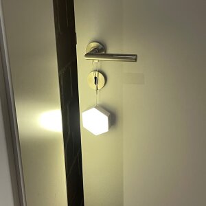 LED Batterie Sensorleuchte, Schrankleuchte, schöne warmweiße LEDs, eingebauter Magnet, 3000K