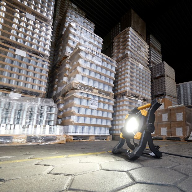 LED Baustrahler Arbeitsstrahler 100W 9000 Lumen mit USB-Ausgang stufenlos dimmbar rückseitige