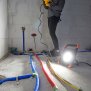 LED Baustrahler Arbeitsstrahler 50W mit stabilem Standgestell 2x rückseitige Steckdose 5m Kabel