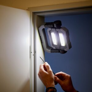 LED Baustrahler Arbeitslampe 10W mit 5000mAh Akku klappbar mit Magnet