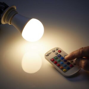 LED Glühbirne E27 RGB Warmweiß (2700K) mit Infrarot Fernbedienung 9W 800lm 4 Stück - 4 Stück
