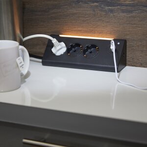 3-Fach Ecksteckdosenleiste mit Nachtlicht mit Dämmerungssensor USB und USB-C Ausgänge - Schwarz