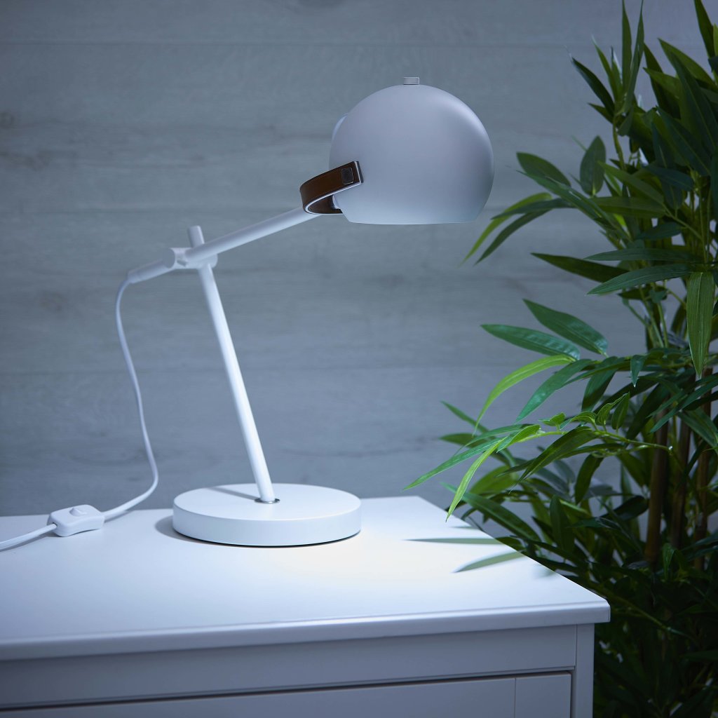 B-Ware Northpoint LED Scandi Tischlampe in Weiß mit Lederoptik Tischl