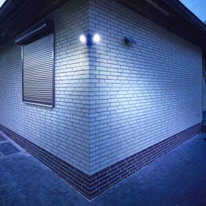 LED Solar Strahler mit Bewegungsmelder Dämmerungssensor Leuchtdauer- und Leuchtkraftregler - Schwarz