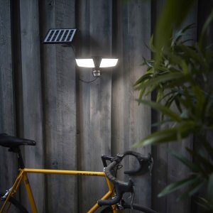 LED Solar Strahler mit Bewegungsmelder Dämmerungssensor Leuchtdauer- und Leuchtkraftregler - Schwarz