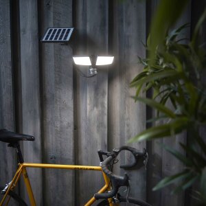 LED Solar Strahler mit Bewegungsmelder Dämmerungssensor Leuchtdauer- und Leuchtkraftregler - Grau